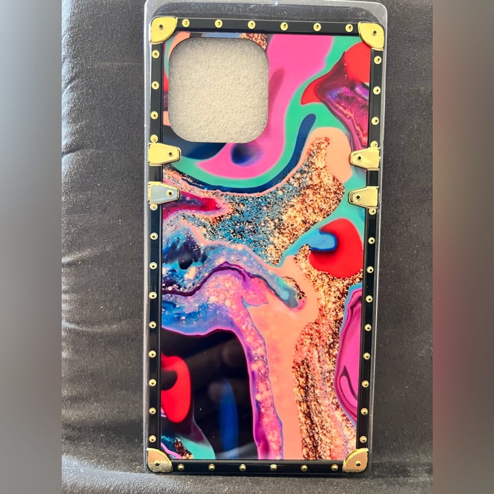 Iphone 13 Pro Max Cell Phone Case Great Pre-Owned Condition.